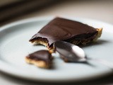 Tarte caramel salé, chocolat & sésame