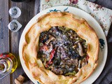 Crostata con bietole, funghi, pomodori secchi e…. un po’ piccante