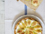 Crostata con frolla agli amaretti,formaggio montato al miele e fichi freschi, Piccole pere al forno con sciroppo di vino e grosse briciole di frolla e la mia Estate