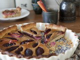 Crostata con frolla integrale di Montersino crema frangipane alle nocciole e prugne