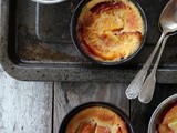 Dolce di pane alle pesche e mandorle, tipo Clafoutis