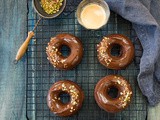 Donuts al caffé con glassa al cioccolato