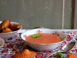 Zuppa fredda di anguria e fragole con menta e madalaines al rum