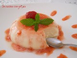 Panna cotta aromatizzata al limoncello con salsa di fragole