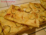 Pizza  rovesciata con patate, zucchine e acciughe