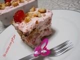 Tiramisu’ alle fragole e cantuccini