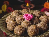 Coconut Jaggery Ladoo / Thengai Vellam Laddu