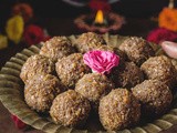 Coconut Jaggery Ladoo / Thengai Vellam Laddu