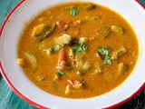 Pavakkai Verkadalai Kuzhambu / Puli Kuzhambu (Bitter Gourd & Peanut Curry)