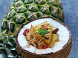 Domaća granola (musli) sa flambiranim ananasom i šlagom od kokosovog mleka