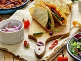Domaće tortilje sa punjenjem od mesa, pasulja i povrća/ Beef Tacos