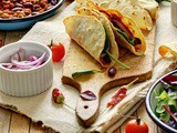 Domaće tortilje sa punjenjem od mesa, pasulja i povrća/ Beef Tacos