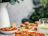 Muhammara (namaz od pečenih paprika i oraha) i domaći integralni krekeri