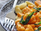 Njoke od batata sa čipsom od žalfije