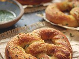 Perece punjene mozzarellom / Mozzarella stuffed soft pretzels