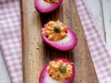 Purpurna jaja (jaja farbana u soku cvekle) / Beet-Dyed Deviled Eggs