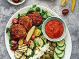 Uštipci od mlevenog mesa sa ajvarom (video recept)