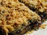 Blackberry crumble traybake