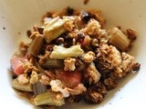 Rhubarb and Granola Crumble