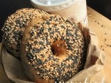 Klasični nyc bejgl sa sezamom | nyc-style bagel with sesame seeds