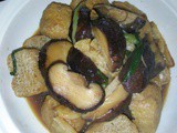 Braised fresh mushrooms with tofu puffs