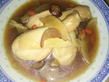 Herbal chicken with chicken essence