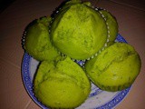 Pandan huat kuih [steamed smiling cake]