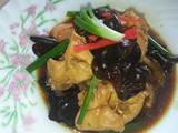 Stir fry chicken with black fungus