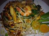 Thai fried noodles with prawns