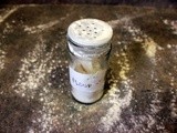 Kitchie Tip: Flour Duster