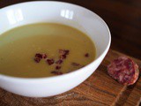 Pfiffige Rosenkohlcremesuppe mit Wursteinlage