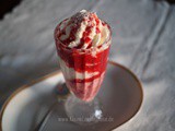 Rezept für Heiße-Himbeeren-Eisbecher