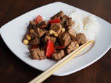 Stir-fry: Schweinefleisch aus dem Wok mit Cashews und Ingwer