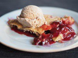 Zwetschgen-Cobbler mit Zimteis – der bunte Herbst als Dessert