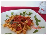 Fusilli con sugo di peperoni e erba cipollina