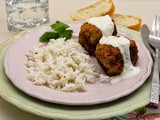 Argentinski ćevap, tartar sos i kuvani pirinač / Minced meat and potato patties, tartar dip and cooked rice