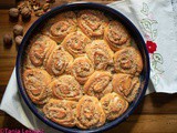 Osinja gnezda (sočne ružice sa orasima) / Luscious rolls with nuts