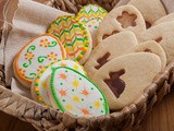 Ванилови бисквити с два вида великденска украса