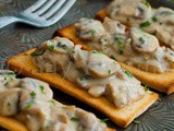 Crostini con champignon in crema