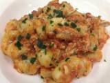 Gnocchi al basilico con alici e cicale