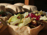 Insalata in cestini di pane