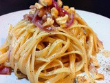 Linguine con cipolle rosse e noci