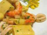 Mezzi paccheri calamari e gamberi