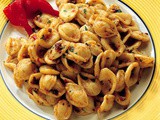 Orecchiette con sugo freddo di tonno e olive