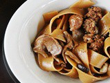 Pappardelle funghi salsiccia e castagne