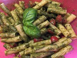 Pasta fredda: pomodorini fagiolini e pesto di erbette