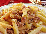 Penne con salsiccia e cipolla