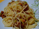 Spaghetti con fiori di zucca e tonno