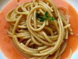 Spaghettoni con colatura di alici e pomodori