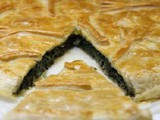 Torta rustica cicoria uvetta e pinoli